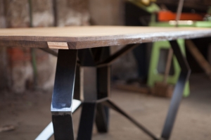 Kovový jídelní stůl Concept Spider