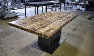 Kovový jídelní stůl COUNTRY TABLE